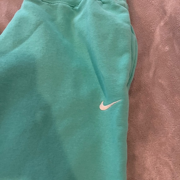 Nike joggers - Picture 2 of 5